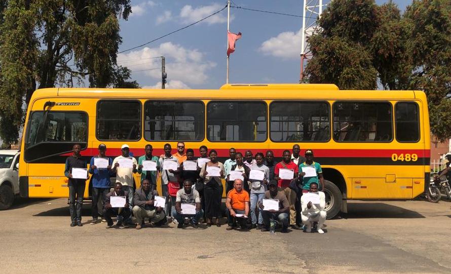 Asperbras África entrega frota de ônibus em Lubango - ASPERBRAS